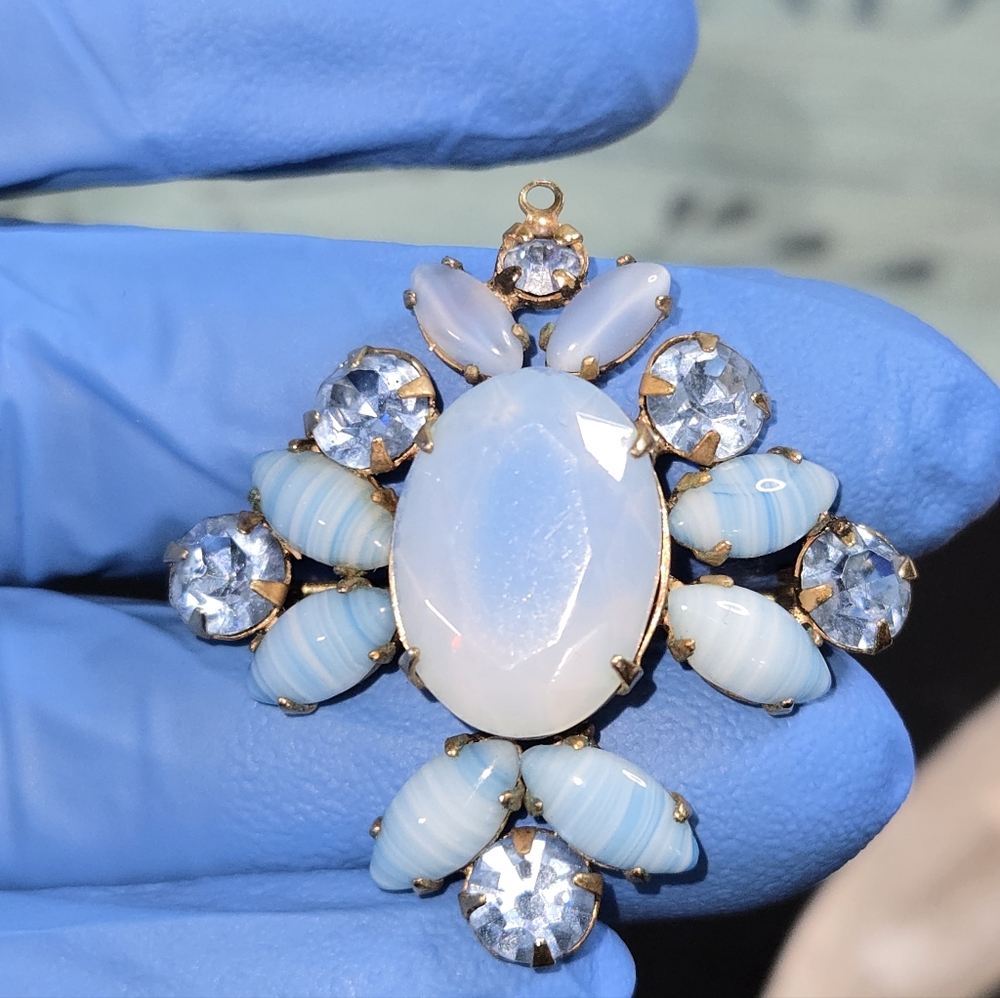 Vintage brooch/givre glass wearable sold as is no returns